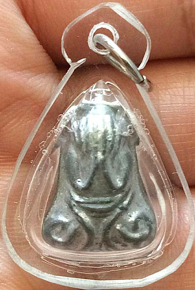 *พระปิดตานะหัวเข่า เนื้อชิน หลังรอยยจาร ท่านเจ้าคุณผล วัดหนัง ฝั่งธนฯ(2)*