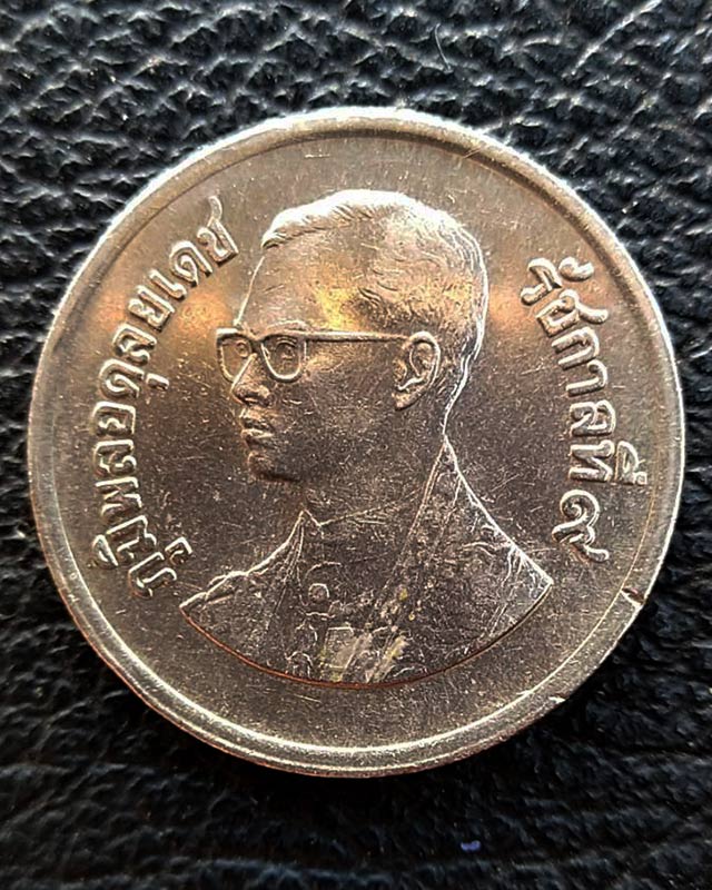 เหรียญ 5 บาท ร.9 ครุฑพ่าห์ตรง พ.ศ 2525 โค้ด 25 สร้างน้อย 500000 เหรียญ