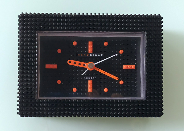 นาฬิกาตั้งโต๊ะ nano block. ของแท้ ดีไซน์ตัวต่อเลโก้ เข็มเดินเรียบแบบออโต จากห้างSolaria Stageญี่ปุ่น