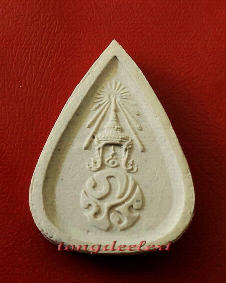 พระแก้วมรกต พิมพ์ทรงเครื่องฤดูร้อน เนื้อผง หลัง ภปร. ปี 2530 พระดีพิธีใหญ่ค่ะ