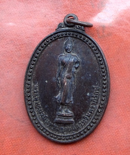 เริ่ม 10 บาท กับ เหรียญพระพุทธนวมินทรมงคลลีลาทวินคราภิรักษ์ สร้างปี ๒๕๔๒ .…B129