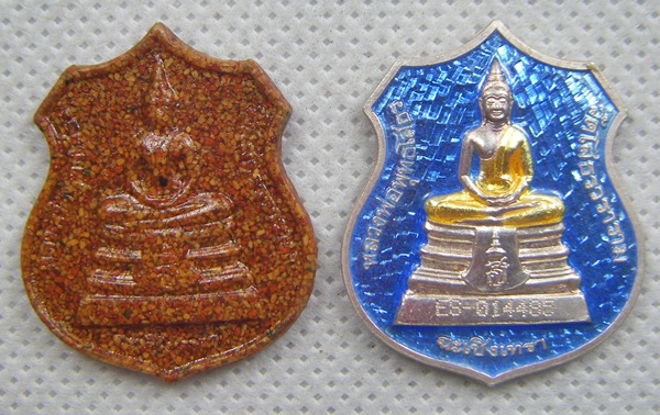 หลวงพ่อโสธร วัดโสธรวราราม เหรียญเนื้อเงินลงยาพิมพ์ใหญ่สวยมาก ปี๒๕๓๘ พร้อมตลับเดิมเคาะเดียวครับ
