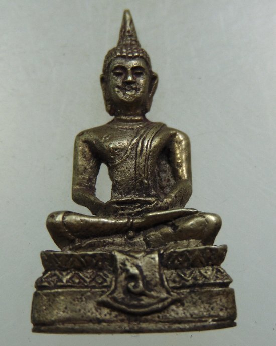 ๓๐ รูปหล่อพระพุทธ พระธาตุแหลมลี่ จ แพร่