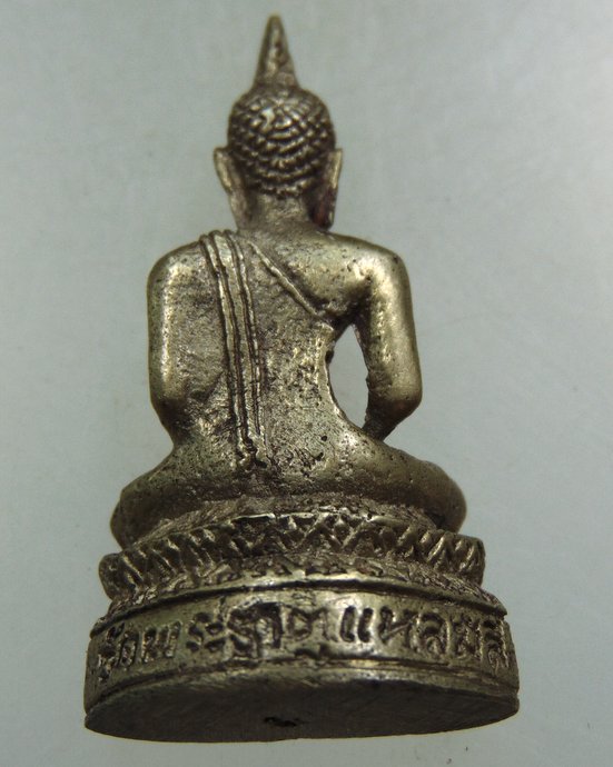 ๓๐ รูปหล่อพระพุทธ พระธาตุแหลมลี่ จ แพร่