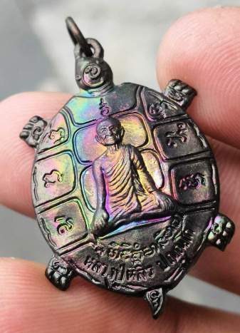 เหรียญเต่า หลวงปู่หลิว วัดไร่แตงทอง จ.นครปฐม รุ่นสปาร์ต้า สภาพสวยแชมป์ เนื้อทองแดง สวยมากๆ