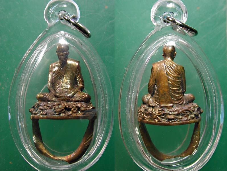 รูปหล่อ7รอบฐานปลา หลวงพ่อบัวเกตุตัดแบ่งจากช่อ พร้อมเลี่ยมบูชา ........เคาะเดียวแดง  