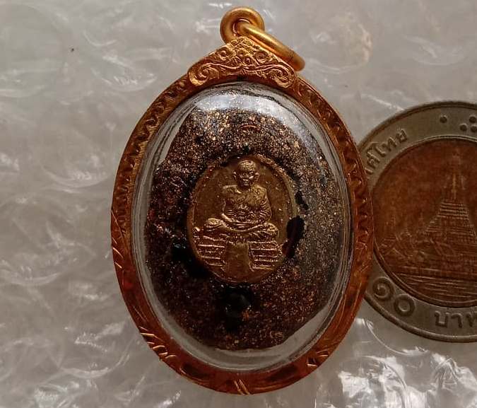 เบี้ยแก้หลวงพ่อทวด รุ่น3 วัดห้วยมงคล จ ประจวบฯ  ปี2551 สร้าง999องค์  เลี่ยมทองไมครอนเดิมจากวัด
