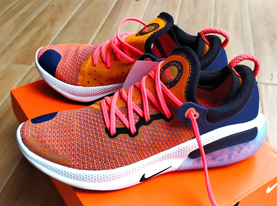 ของใหม่ ป้ายห้อย ในช็อป 6,100.- รองเท้า NIKE ของแท้ Flyknit ดีไซน์แจ่ม สีสวย
