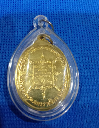 หลวงพ่อคูณ"รุ่นเทพประทานพร36"งามดั่งทองสวยไม่มีที่ติเลี่ยมพร้อมใช้