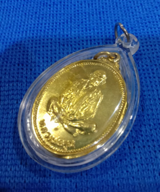 หลวงพ่อคูณ"รุ่นเทพประทานพร36"งามดั่งทองสวยไม่มีที่ติเลี่ยมพร้อมใช้