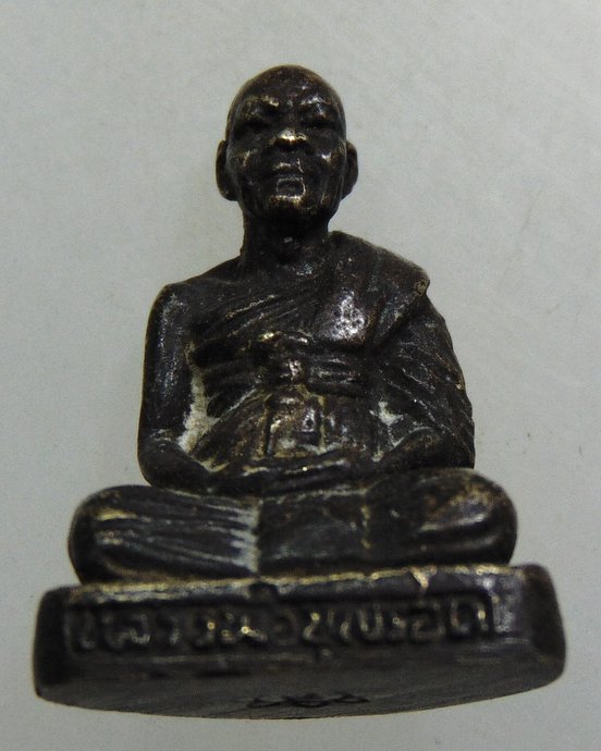 ๓๐ รูปหล่อหลวงพ่อบุญรอด วัดสันติพลาราม ตะพานหิน พิจิตร รุ่นบันดาลโชค