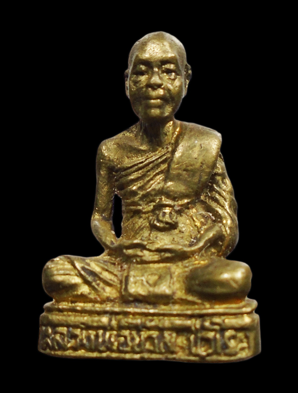 30บาท....รูปเหมือนหลวงพ่อขวัญ ปวโร รุ่นสร้างศาลา ๒๕๓๕...843
