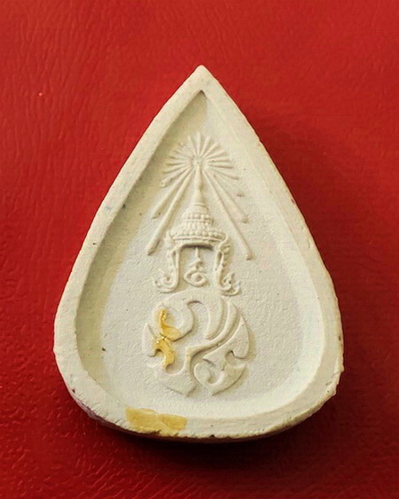 พระแก้วมรกต พิมพ์ทรงเครื่องฤดูร้อน เนื้อผง หลัง ภปร. ปี 2530 พระดีพิธีใหญ่ค่ะ