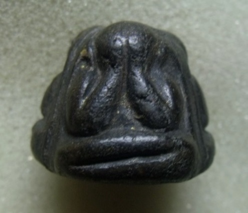 **วัดใจ**พระปิดตาพิมพ์สามเกลอ เนื้อผงคลุกรัก เก่าๆ ไม่ทราบที่**เนื้อจัด เชิญชมครับ