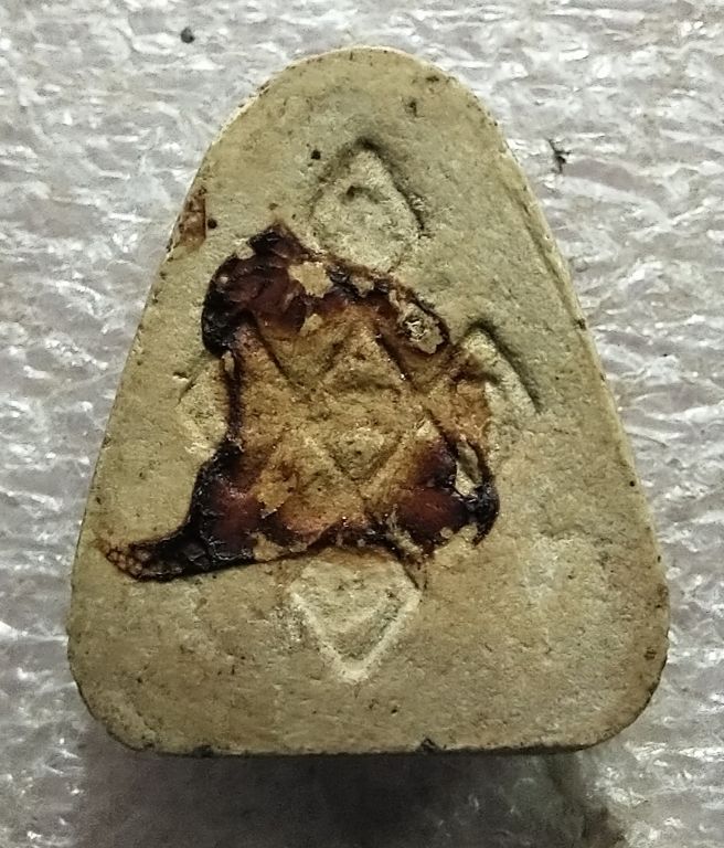 ปิดตาหลังยันต์เก่าๆครับ