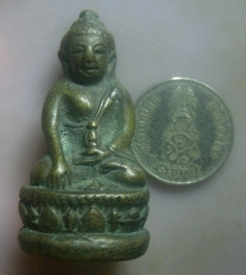 **วัดใจ**พระกริ่งใหญ่ เก่าๆ เนื้อโลหะผสม ไม่ทราบที่**เนื้อจัด สวยๆ