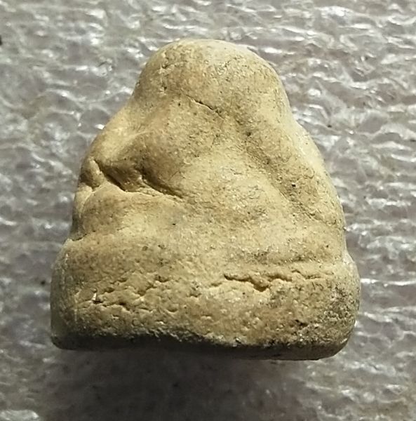 พระปิดตาเนื้อผงเก่าๆครับ