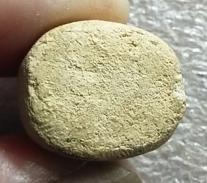 พระปิดตาเนื้อผงเก่าๆครับ