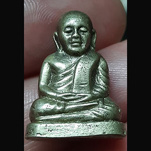 พระรูปหล่อหลวงพ่อเงิน เสาร์ ๕ โค็ตระฆัง