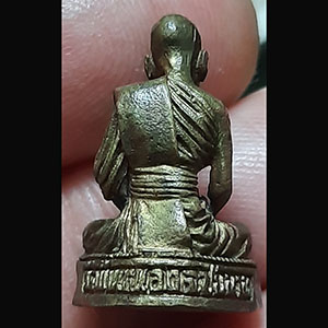 พระรูปหล่อ ที่ระลึกทำบุญอายุครบ 8 รอบ 96 ปี หลวงพ่อเล็ก วัดบ้านหนอง จ.ชัยนาท ปี 2533