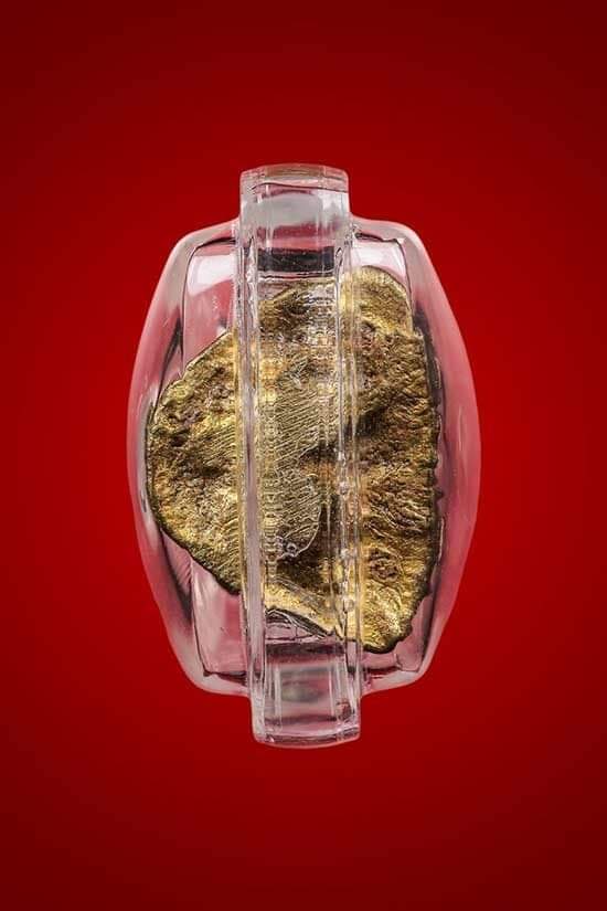 รูปหล่อ หลวงพ่อสนิท วัดลำบัวลอย รุ่นเสาร์ห้า ปี2536 เนื้อทองแดง ไม่ตอกโค๊ด มีเม็ดพระธาตุเสด็จ เลี่ยม