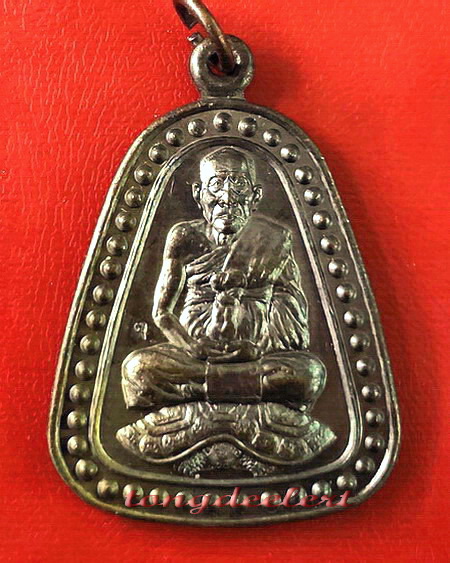 เหรียญจอบหลวงปู่หลิว วัดหนองอ้อ รุ่นเสาร์ 5 มหาทรัพย์ สวยมากค่ะ