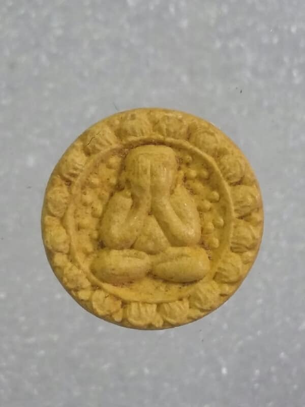 พระปิดตาเนื้อผง วัดอมรวดี อัมพวา รุ่นเงินล้าน   เคาะเดียวครับ