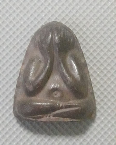 พระปิดตา เนื้อดิน