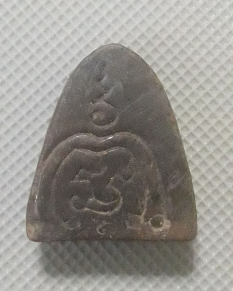 พระปิดตา เนื้อดิน