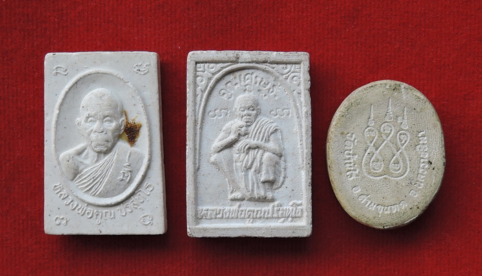 พระผง หลวงพ่อคูณ สมเด็จ คูณเศรษฐี ฝังตะกรุด ติดจีวร รวม 3 องค์ ทันหลวงพ่อปลุกเสก ราคาเบาๆ