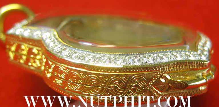 ชัวร์ ๆ กันไปเลยว่าแท้ล้าน % บัตรรับรอง ๒ สถาบัน เสด็จพ่อเสด็จกลับ+เลี่ยมทองคำฝังเพชรแท้*53