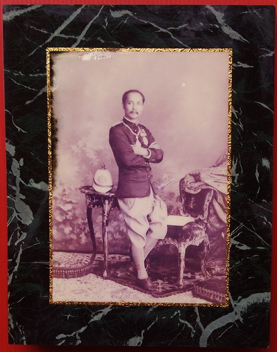 ภาพเก่า ร.5 ทรงชุดราชประแตน เก่าคลาสสิคครับ