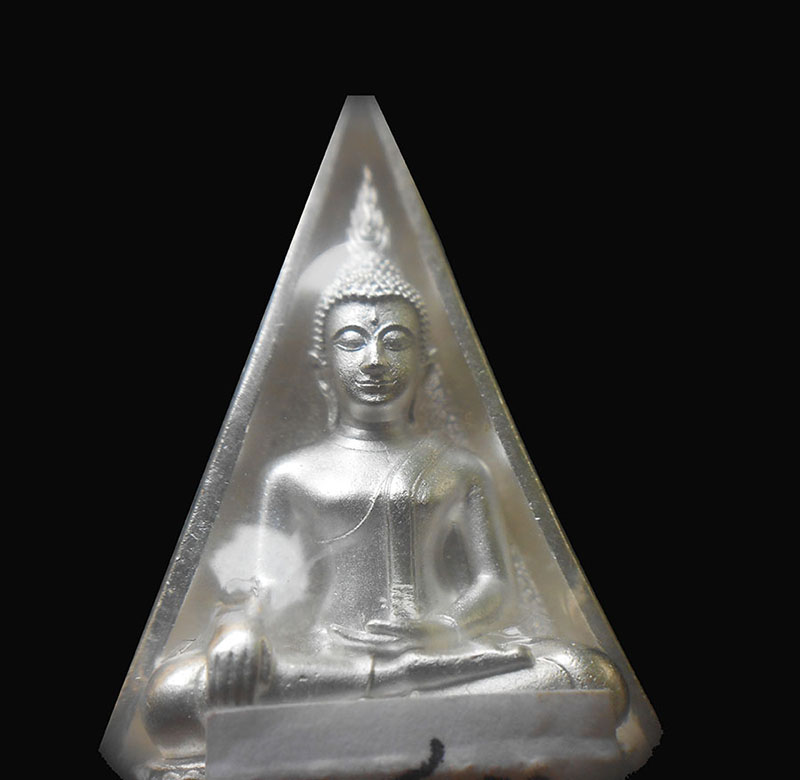 เหรียญเนื้อเงิน !! สมเด็จพระนางพญา เฉลิมพระเกียรติ์ ๘๔ พรรษา สมเด็จพระนางเจ้าสิริกิตติ์