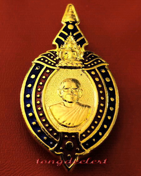 เข็มกลัดหลวงพ่อฤาษีลิงดำ วัดท่าซุง จ.อุท้ยธานี กะไหล่ทองลงยา สวยมากค่ะ