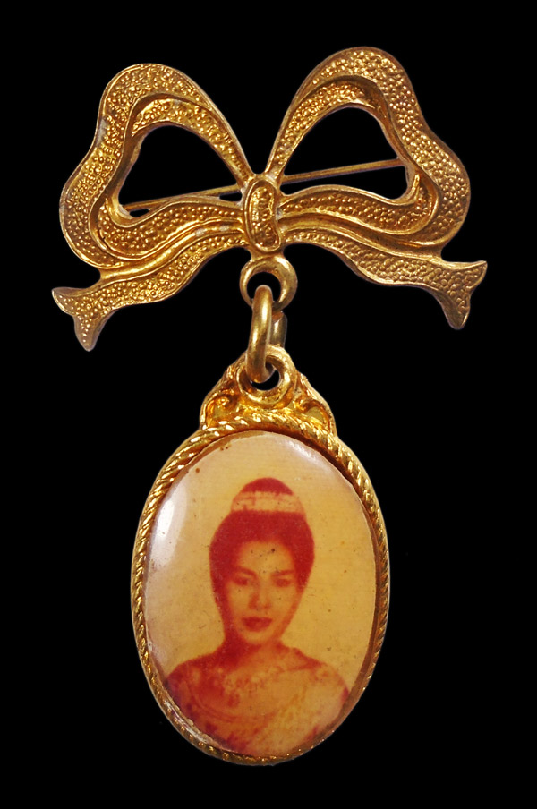 30บาท....ล็อคเก็ตพระราชินี หลังพระวันรัต