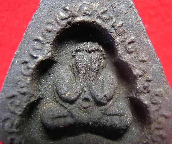 พระปิดตาหลวงปู่เฮี้ยง วัดป่าฯ พิมพ์ซุ้มเถาวัลย์สองหน้า(นิยม+หายาก)+บัตรรับรองพระแท้*110