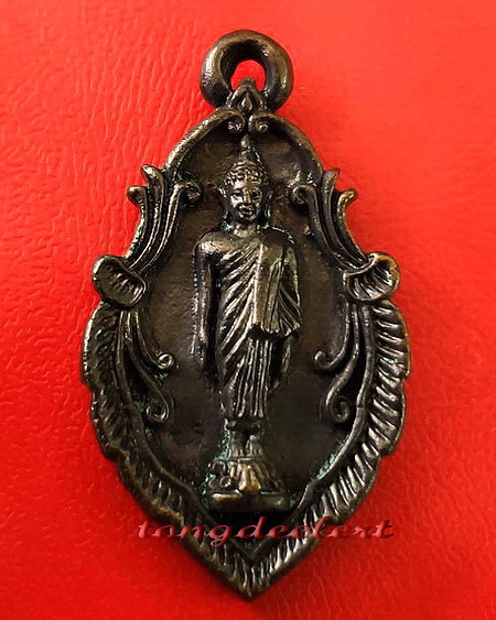 เหรียญหล่อใบสาเก พระพุทธเจ้าปางเปิดโลก หลวงปู่หลิว วัดไร่แตงทอง ปี 2539 สวยมากค่ะ