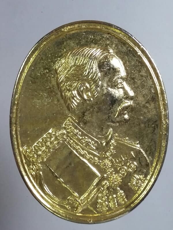 เหรียญรัชกาลที่๕ ครบ ๓๕๐ ปี วัดพระพุทธบาท    เนื้อกะไหล่ทอง  เคาะเดียวครับ