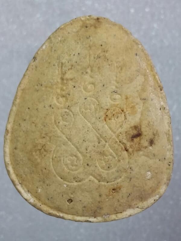 พระปิดตาหลังยันต์ห้า ไม่ทราบที่    เคาะเดียวครับ