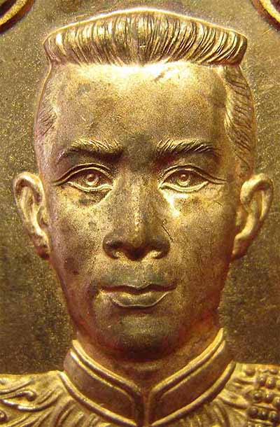 เหรียญสมเด็จพระนเรศวรมหาราช รุ่นสู้ สวยกริ๊บยันซองเดิม ๆ +บัตรรับรองพระแท้*138