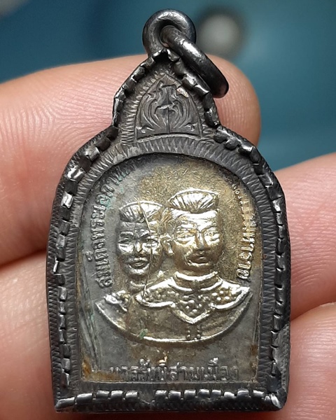 เหรียญพระพุทธชินราช-พระเอกาทศรถ-สมเด็จพระนเรศวรมหาราช ปี31 เลี่ยมตลับเงิน