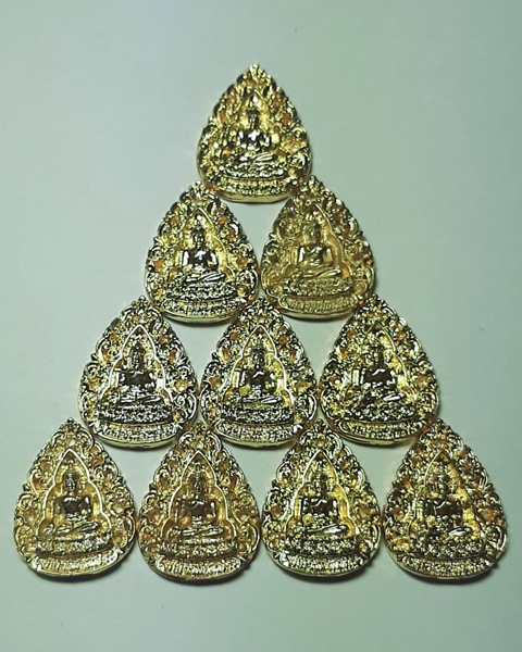 เหรียญหล่อฉลุหลวงพ่อเพชร (10องค์) วัดบางโฉลงใน จ.สมุทรปราการ รุ่นทูลเกล้า ปี37 ///278