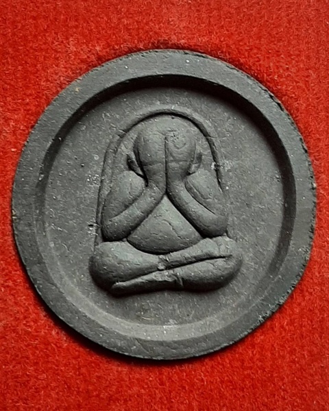 พระปิดตา วัดวรพรตสังฆวาส จ.ชลบุรี หลังเจดีย์