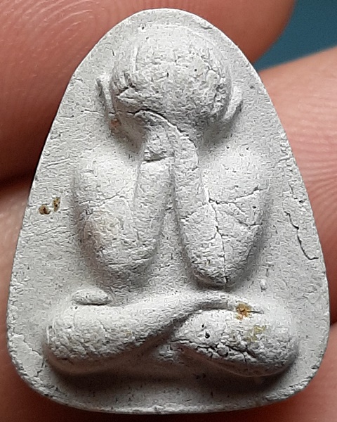 พระปิดตาเนื้อผงพิมพ์หลวงปู่เฮี้ยง หลวงปู่เกลี้ยง วัดเนินสุทธาวาส จ.ชลบุรี ///236