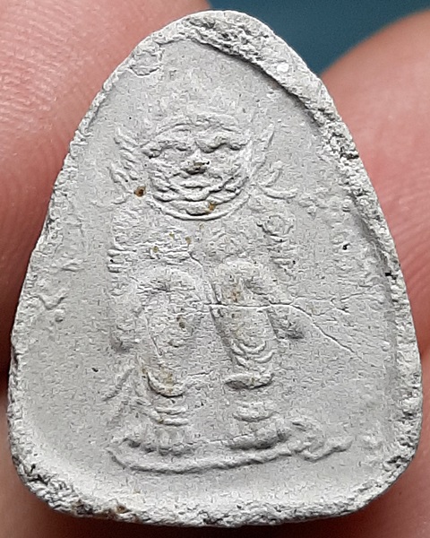 พระปิดตาเนื้อผงพิมพ์หลวงปู่เฮี้ยง หลวงปู่เกลี้ยง วัดเนินสุทธาวาส จ.ชลบุรี ///236