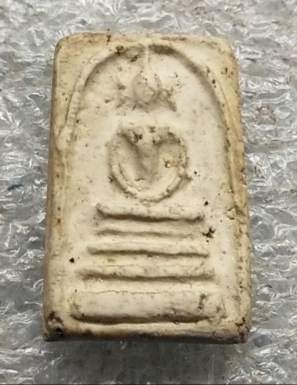 สมเด็จพิมพ์คะแนนหลวงปู่นาคสวยๆครับ