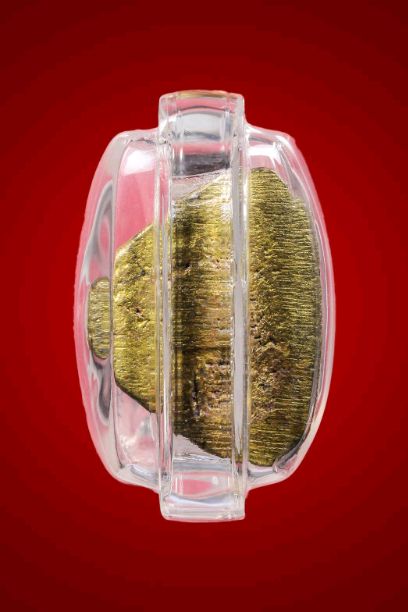 รูปหล่อ หลวงพ่อสนิท วัดลำบัวลอย รุ่นเสาร์ห้า ปี2536 เนื้อทองแดง ไม่ตอกโค๊ด มีเม็ดพระธาตุเสด็จ เลี่ยม