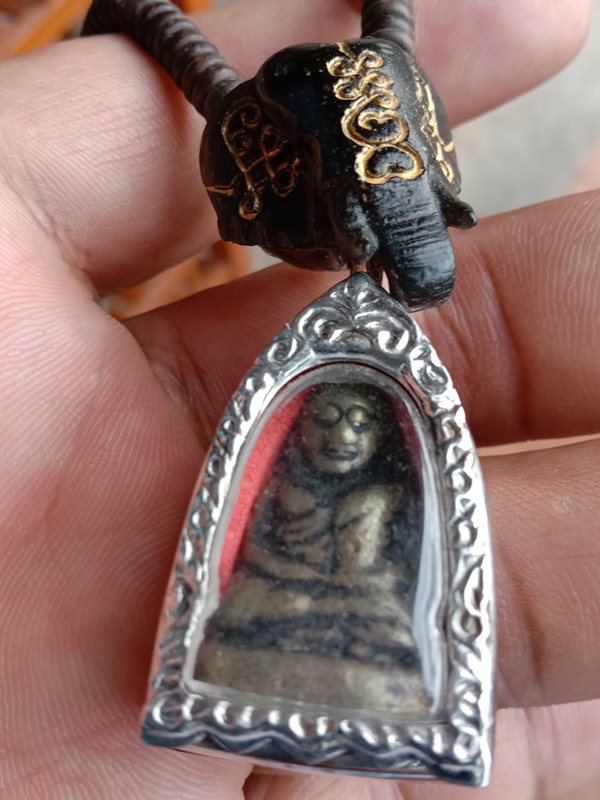 หลวงพ่อเงิน วัดบางคลาน พร้อมสร้อย