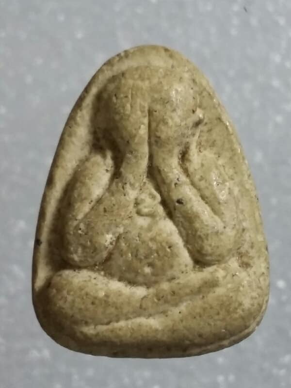 พระปิดตาหลังยันต์ห้า ไม่ทราบที่    เคาะเดียวครับ