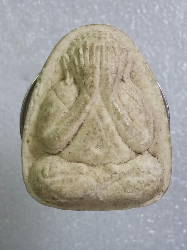 พระปิดตาหลังยันต์  ไม่ทราบที่   เคาะเดียวครับ